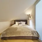 Reja Comfy Elegance By Bookinghost