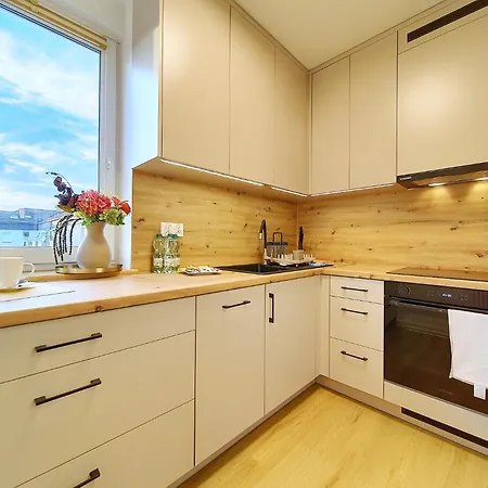 Reja Comfy Elegance By Bookinghost Lägenhet