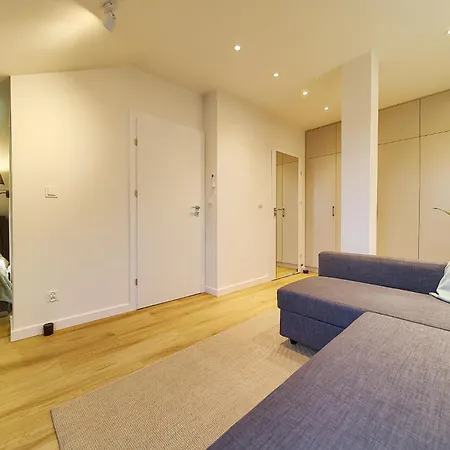 Reja Comfy Elegance By Bookinghost Lägenhet